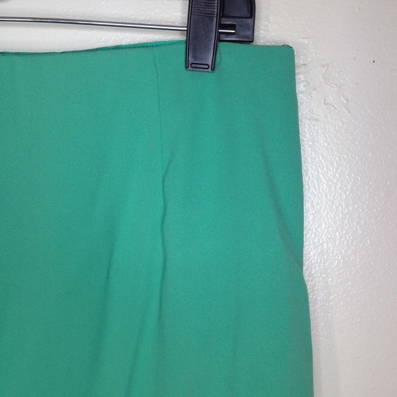 Harper Mini Embroidered Skirt Size Large - Picture 7 of 8